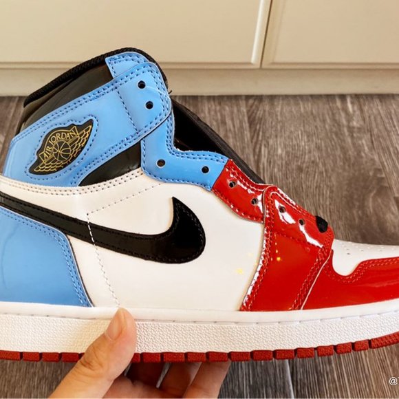 NIKE Aj1 HIGH OG FEARLESS